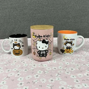 Nuevo Halloween Rosa Esqueleto Tela de Araña Hello Kitty Bote 20 Oz y 25 Oz Tazas - Imagen 1 de 2