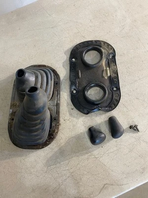 1989-1995 Toyota Pickup Manual Transmission Shift Boot OEM Blue + Shift Knobs x2 - Image 1 of 4