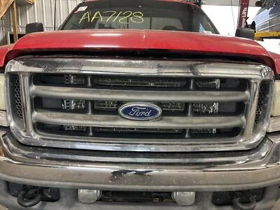 Parrilla delantera usada se adapta a: camioneta Ford F250SD 2002 cromo envolvente con barra pintada Foto 1 de 4