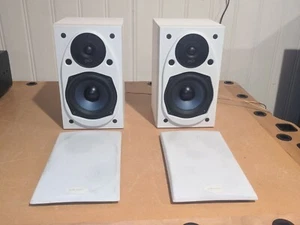 Vintage Polk Audio RT15i WHITE 100W Stereo Bookshelf Speakers Pair + WALL MOUNTS - Picture 1 of 12