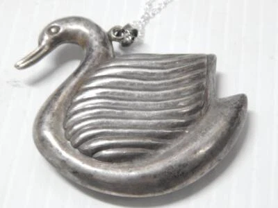 UNIQ PRETTY VINTAGE SOUTHWEST / MEXICAN STERLING SILVER SWAN NECKLACE FREE CHAIN - Image 1 of 4