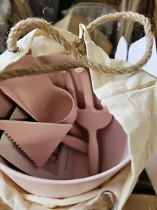 Salice + Sim Rosa Sabbia Bambù Set Giocattolo Bambini Spiaggia o Giardino Bagno - Foto 1 di 5