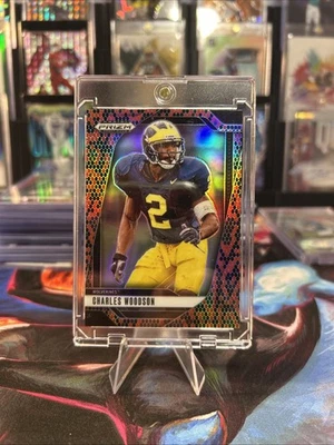 Selecciones del draft de Panini Prizm 2025 Charles Woodson piel de serpiente SSP #183 Michigan Foto 1 de 2
