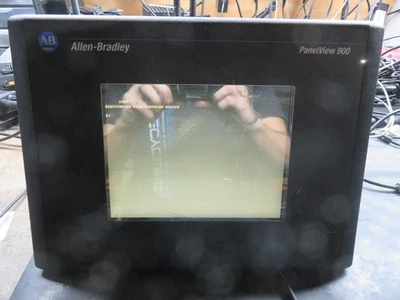Panel de interfaz de operador Allen Bradley 2711-T9C1/C Panelview 900 - ENCENDIDO Foto 1 de 4