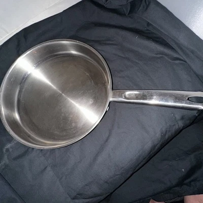 Sartén para saltear Martha Stewart Everyday de acero inoxidable de 10”/25,4 CM Foto 1 de 4