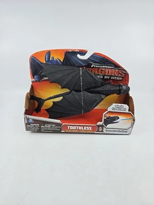 Boneco de ação Toothless Night Fury Missile Fire Attack Defenders of Berk 1/1 - Imagem 1 de 4