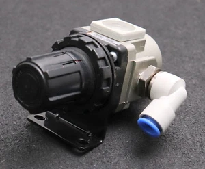 SMC Regler AR30-F02E 0,05-0,85MPa gebraucht - Picture 1 of 8