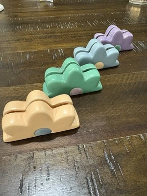 4 soportes para fotos de escritorio ranurados de cerámica coloridos Foto 1 de 4