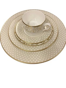 New In Box Lenox Venetian Lace 5-Piece Place Setting STUNNING MRSP $200 - Picture 1 of 6