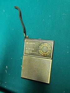 SANYO RP5115 AM/FM Transistor Radio AC/DC Solid State 1979-1985 Vintage - Picture 1 of 5