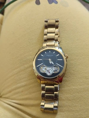 Reloj Kenneth Cole correa dorada mecánico Foto 1 de 3