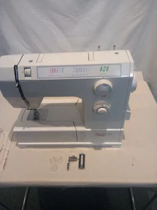 bernette sewing machine - Picture 1 of 3