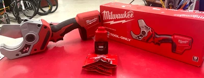 Milwaukee 2470-20 M12 Plastic Pipe Shear With 1 2.0Ah Battery Pack **NIB** - Image 1 of 4