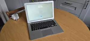 Apple MacBook Air A1466 13.3" (256GB SSD, Intel i5, 1.6 GHz, 4GB RAM) Early 2015 - Picture 1 of 11