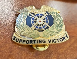 VTG Gold Toned Enameled Lapel Pinback Supporting Victory Army Quartermaster - Picture 1 of 4