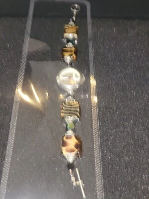 Hermoso reloj pulsera Geneva para dama tono plata con cuentas de vidrio batería nueva  Foto 1 de 4