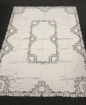 White Embroidered Embroidery Cutwork Tablecloth 72x126" Wedding Bridal 12 Napkin - Image 1 of 4