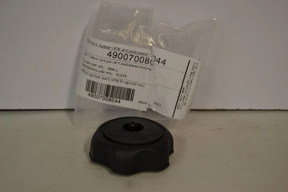 Крышка топливного бака KTM 49007008044 125 250 300 440 550 360 400 50 620 от оригинального производителя - Изображение 1 из 1