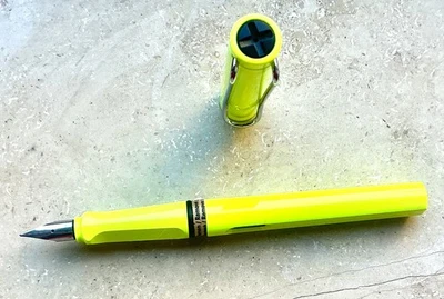 LAGERBEREINIGUNG! LAMY Safari Füllhalter, Sonderfarbe neon gelb - Bild 1 von 2