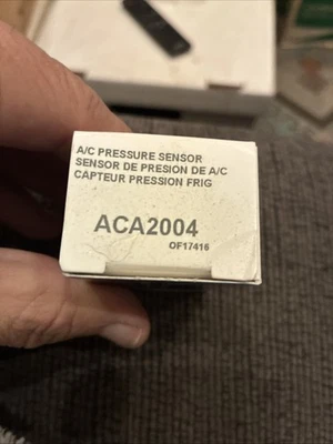 A/C Refrigerant Pressure Sensor CARQUEST ACA2004 - Image 1 of 2