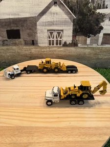 1/64 Scale Ertl John Deere Semi Trucks & Construction Equipment Toys Lot Of 4 - Picture 1 of 5