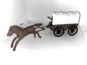 Greenbrier International carro coperto vintage con cavallo giocattolo - Foto 1 di 7