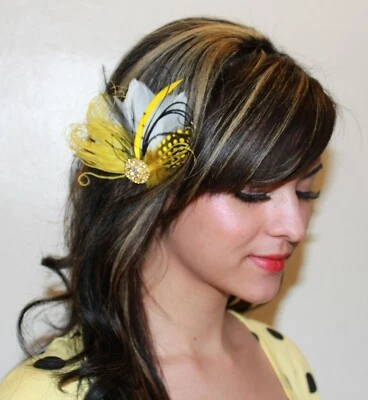 Fascinator Pluma Clip Mostaza Amarillo Marfil Negro Pavo Real Tocado de Novia Foto 1 de 4
