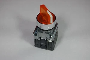 22mm ILLUMINATED Select switch 3 Position Fits Orange XB4BK135B5 24V Maintained - Picture 1 of 2