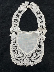 Remarkable Antique Bruges Lace Baby bib with provenance 23cm by 12cm - Picture 1 of 5