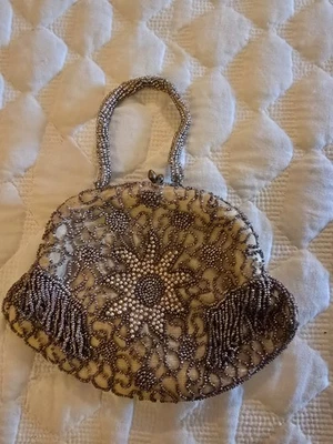 Cartera Bélgica de 1920 con cuentas a mano con asa con cuentas, broche de metal, bisagras, cuentas adicionales Foto 1 de 4