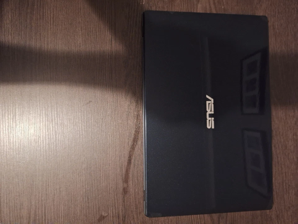 ASUS e510m laptop - Image 1 of 2