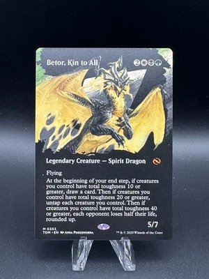 Betor, Kin to All (0353) [Borderless] (LP) - MTG - Tarkir: Dragonstorm (ENG) - Image 1 of 3