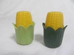 VINTAGE MINI EARS OF CORN BAKELITE SALT & PEPPER SHAKERS - Picture 1 of 3