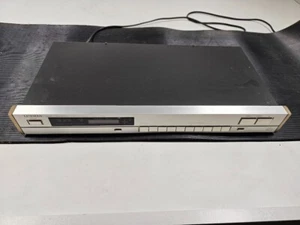 Luxman T-404L Digital Synthesized AM/FM Stereo Tuner - Picture 1 of 9