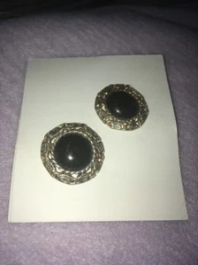 Pendientes falsos de ónix negro de disfraz de joyería - Imagen 1 de 3