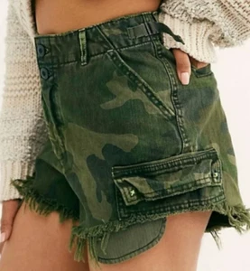 NUOVI PANTALONCINI MIMETICI FREE PEOPLE VERDI COMANDANTE CUTOFF TAGLIA 2 - Foto 1 di 8