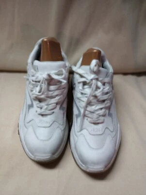 zapatillas ceniza talla 5,5 Foto 1 de 4