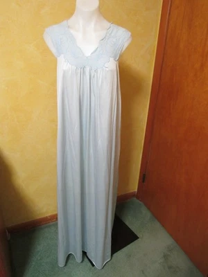 CAMISOLA LONGA VINTAGE VANITY FAIR AZUL SEDOSO NYLON MACIO RENDA L - Imagem 1 de 4