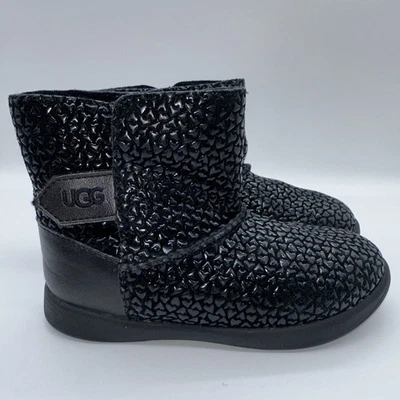 Botas UGG Keelan Gel Corazones Niñas 11 Negras Punta Redonda Tobillo Foto 1 de 4