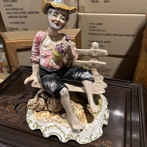 Genuine Italian CAPODIMONTE Tramp On Bench Porcelain Figurine Hobo N/Crown - Picture 1 of 3