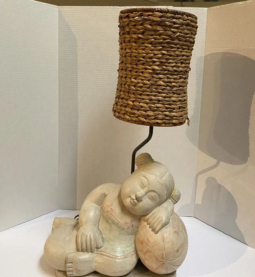 НАСТОЛЬНАЯ ЛАМПА ДЛЯ СНА РЕБЕНКА, РЕЗЬБА ПО ДЕРЕВУ ВРУЧНУЮ, ПЛЕТЕНЫЙ АБАЖУР - Изображение 1 из 4