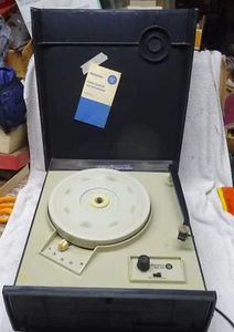** Vintage - WESTINGHOUSE - PMM 7200 - 4 speed Record Player - WORKS looks great - Picture 1 of 3