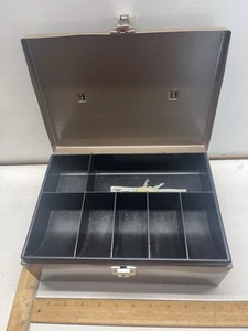 Vintage Metal Cash Lock Box With Plastic Coin Tray & 2 Keys WORKS! USA Made - Picture 1 of 12