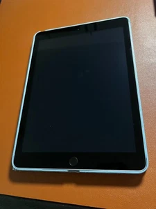 Apple iPad (5th Generation) A1822 32 GB, Wi-Fi, 9.7 in - Afbeelding 1 van 4