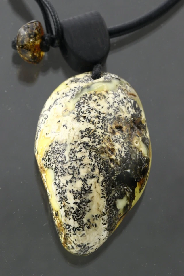 正品 BALTIC AMBER 白色绿色皮革吊坠 40.6 克 200304-11 — 第 1/4 张图片