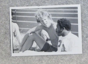 June 1974 BILL WALTON & WFL Portland Storm MERV HENDRICKS Unknown Candid PHOTO - Picture 1 of 2