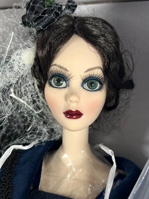 TONNER EVANGELINE GHASTLY WEEKEND AT THE MANOR 18” CONVENTION DOLL NRFB LE 150 - Image 1 of 4