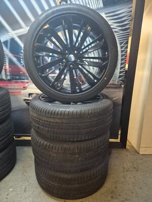 Bentley Bentayga Kompletträder Pirelli P Zero 285/40 ZR22 (R-96) - Bild 1 von 4