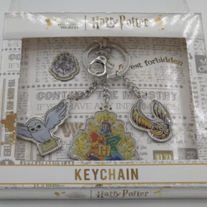 Harry Potter Wizarding World 3 Charm Key Chain Hedwig Seeker Hogwarts Houses NIB - Picture 1 of 7