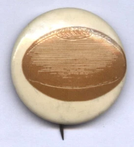 VINTAGE FOOTBALL DEPICTED on PIN BACK * 32mm * WORKING CONDITION * NEAT & CHEAP - Picture 1 of 3